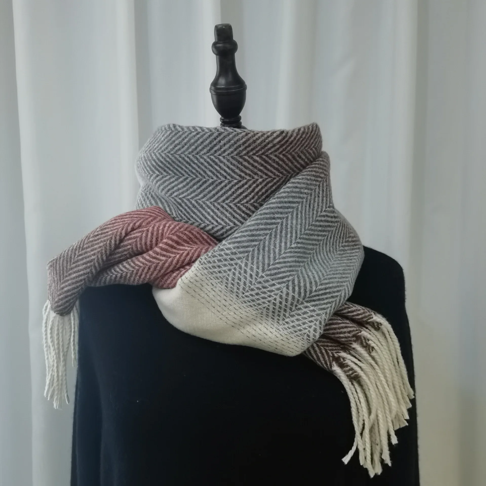 

Крупные бренды, классический стиль, серый кашемировый шарф, шаль интернет-знаменитости, модный универсальный теплый шарф, легкий роскошный подарок Wh266