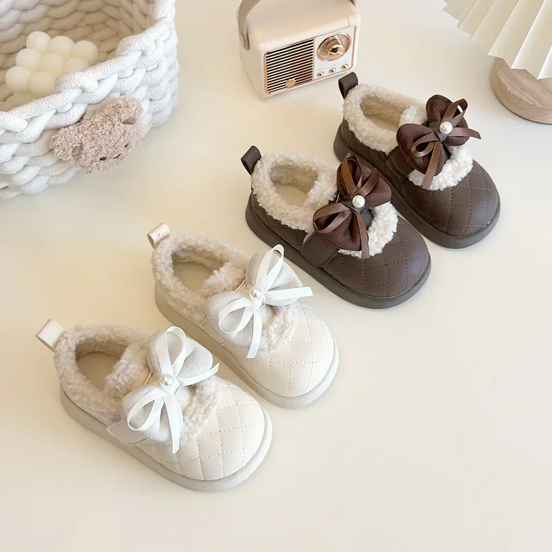 

Зимняя детская плюшевая обувь 2024, низкие туфли на мягкой подошве с бантом для девочек, хлопковая обувь на флисовой подкладке