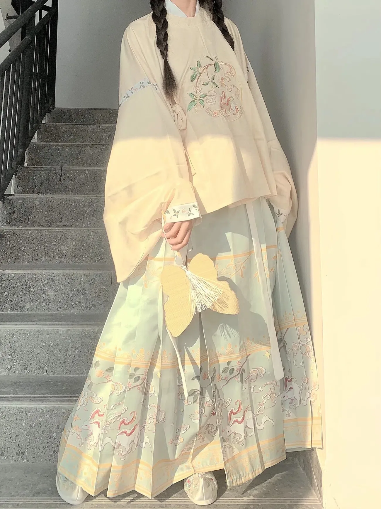 2023 Chinese New Year Hanfu Embroidered Round Neck Large Ma Mian skirt Large sleeve Winter style