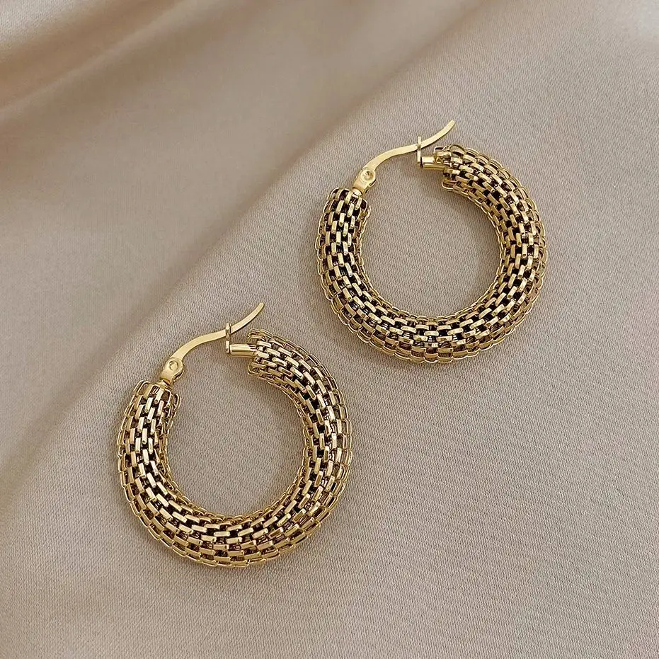 Pendientes de aro con textura metálica tejida hueca para mujer, aretes redondos de acero inoxidable chapados en oro, regalo de joyería, gran oferta