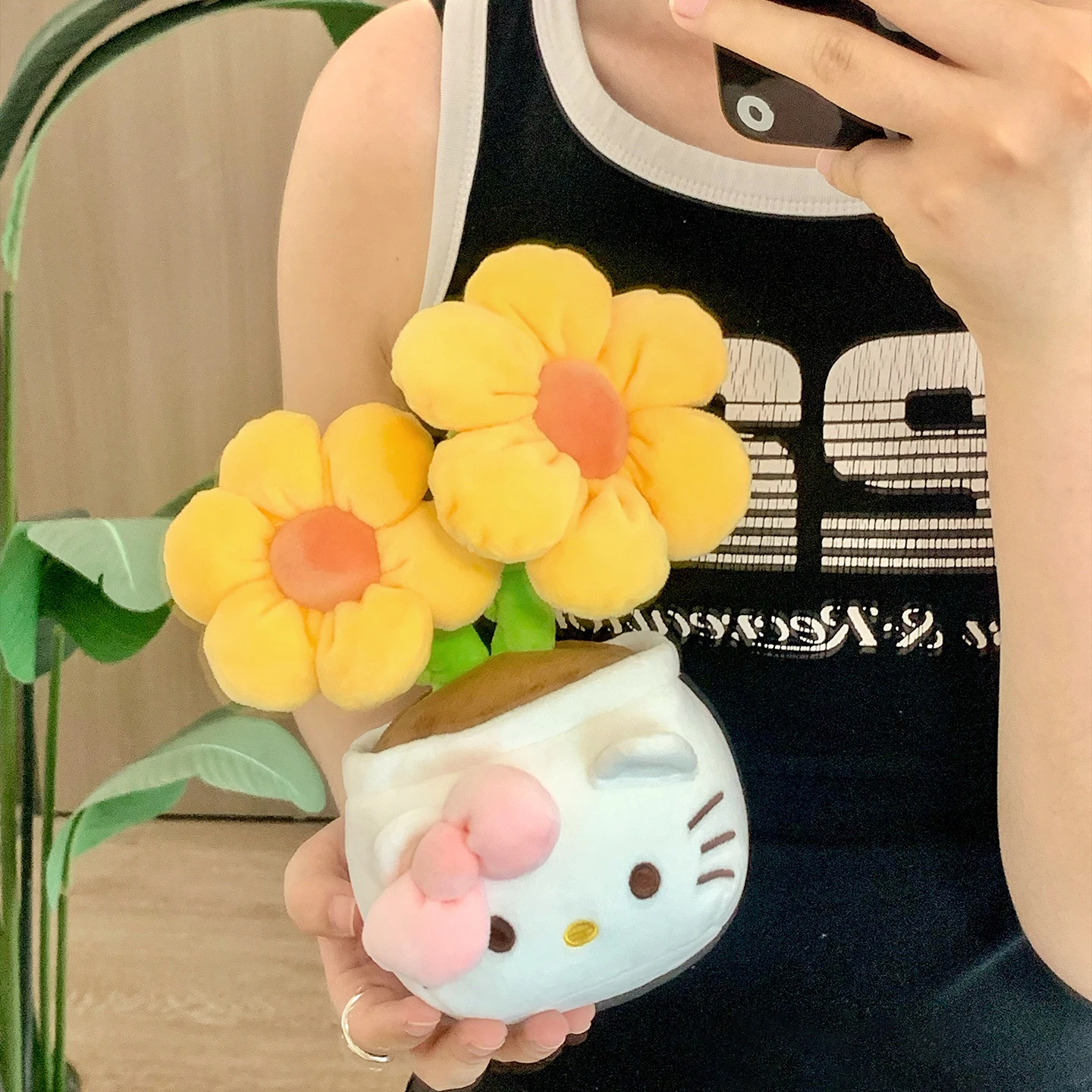 

Sanrio Hello Kitty Sunflower Potted Doll Bouquet Plush Toy Simulation Hand Holding Flower KT Doll