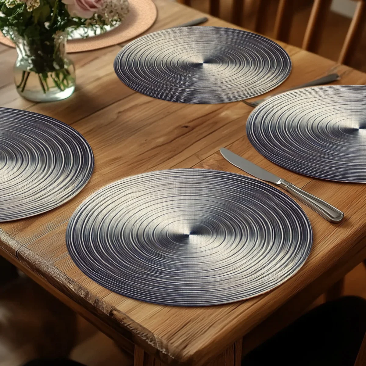 

4PCS elegant silver textured round placemat, suitable for restaurant, home, restaurant, camping, party decoration