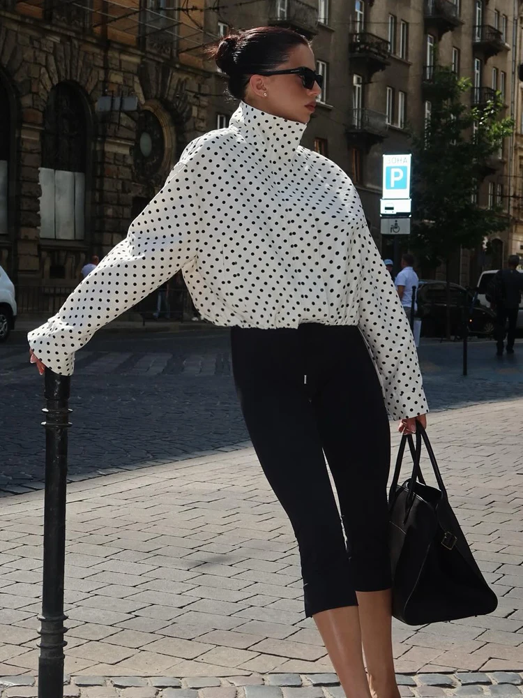 HH Fashion Damska Kurtka w Kropki Krótka Jesienna z Długim Rękawem Golf Zapinana na Zamek z Kieszeniami i Sznurkiem Casualowa — zdjęcie 2
