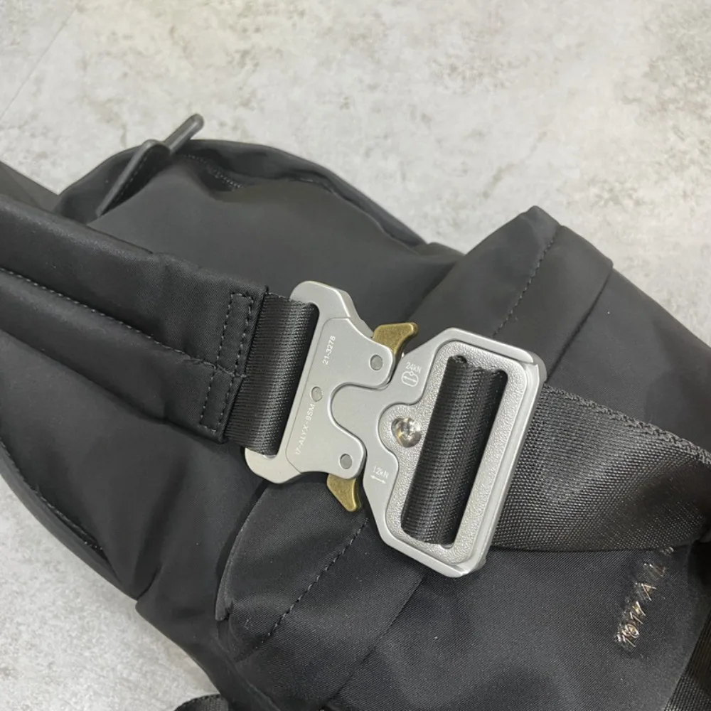 1017 ALYX 9SM Zaini in tessuto di nylon High Street Moda Uomo Donna Viaggio Presa in metallo Lettera Rossbody Borsa Zaino semplice