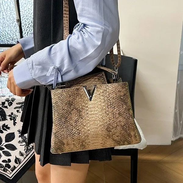 حقيبة بمقبض علوي لعام 2025، محفظة كتف مرتفعة قابلة للتحويل وحقيبة كروس للنساء، يوم من الجلد النباتي المعماري