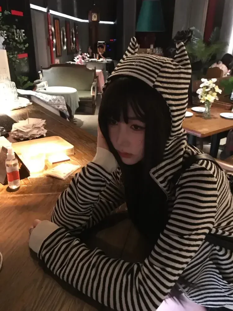 

Модный женский уголок маленького дьявола, домашний полосатый кардиган с капюшоном на молнии, короткий внешний видимый тонкий кардиган, топ