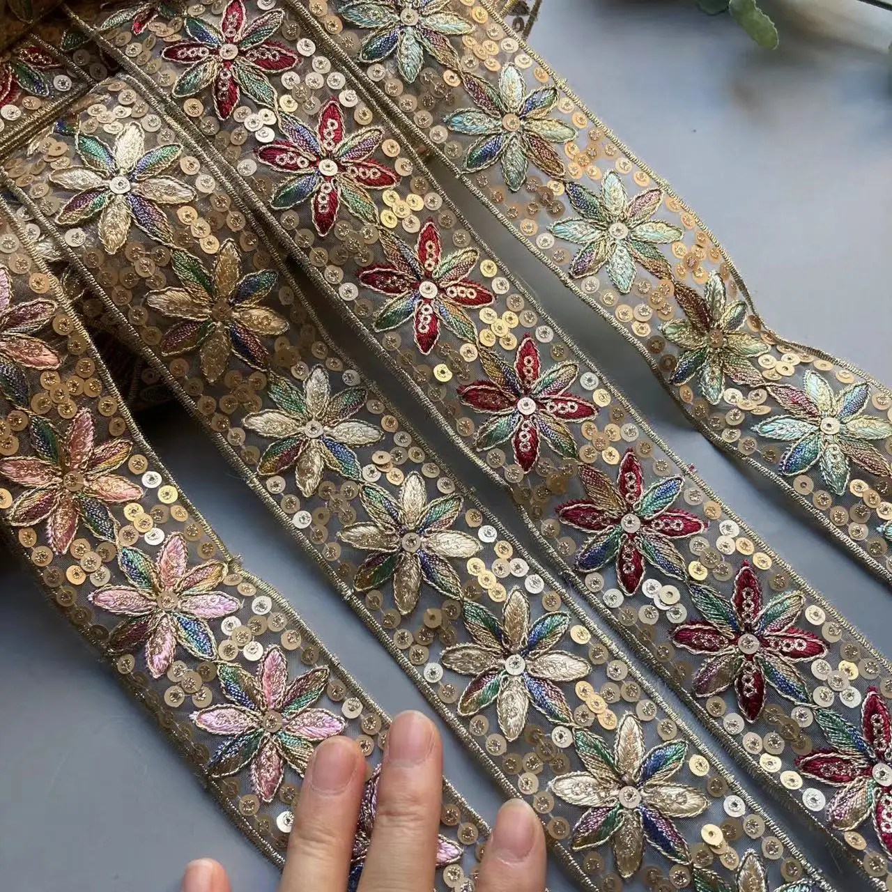 

1 Yards 4.5cm Gold Thread Sequins Lace Ethnic Style Embroidery Garment Accessories Lotus Embroidered Barcode Accessory Webbing