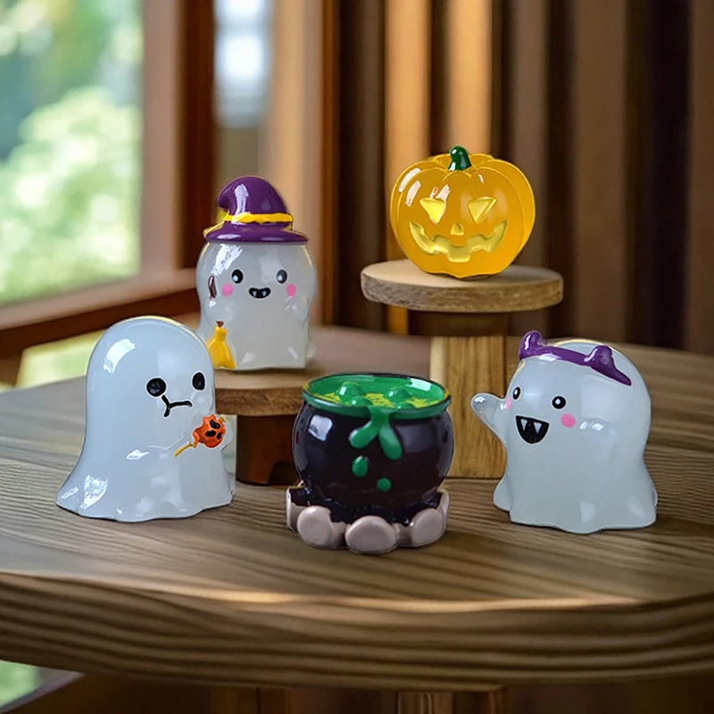 1PC Mini Halloween Crystal Ball Easy To Carry Resin Pumpkin Resin Ornaments Micro Landscap Resin Faceless Ghost Party Supplies