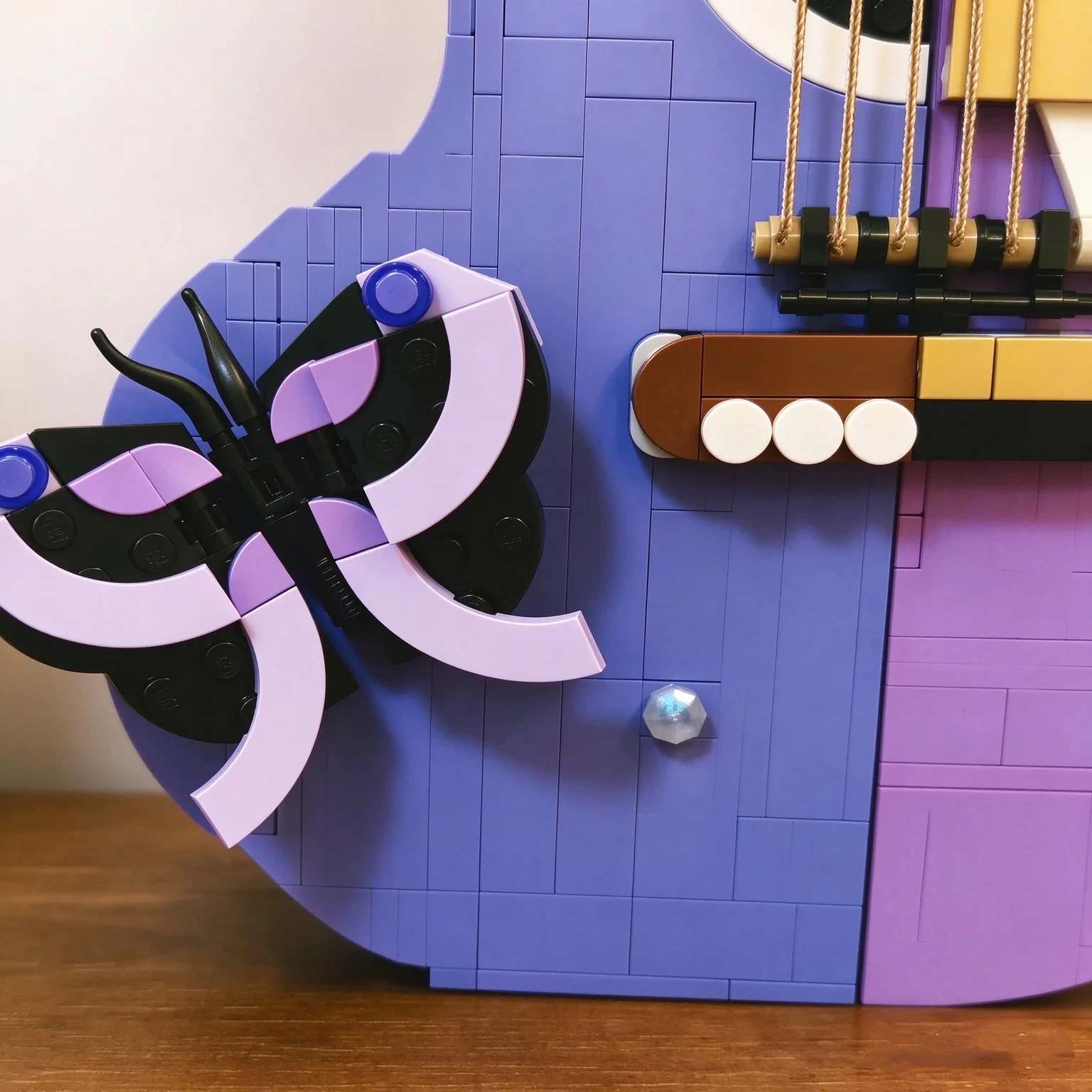 1228pcs Simulated Musical Instrument Building Blocks , Olivia Double Guitar Assembly Craft Home Display Decor Christmas Gift