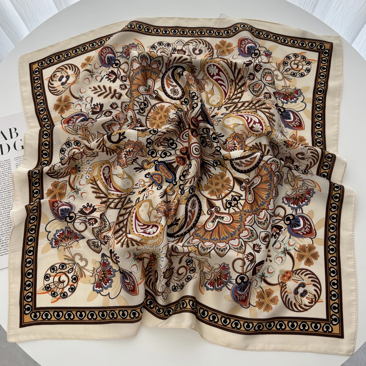 Frühling Sommer Lotus Print Satin Schal Quadratisches Halstuch für Frauen Kopfwickel Mode Dekoratives Accessoire Bandana – Detail 6