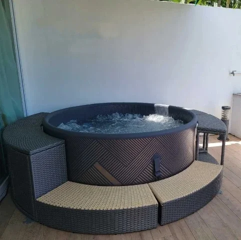 Outdoor Hot Tub 6 People Garden Portable Jacuzzi Bubble Indoor Round Inflatable Hot Tub