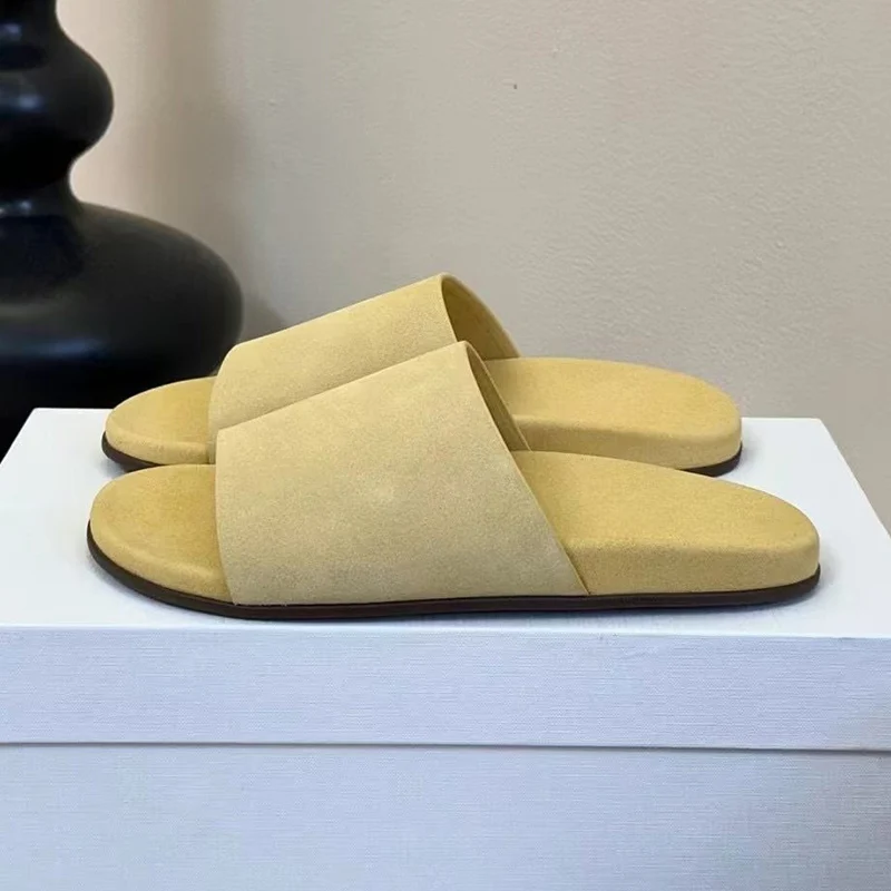 

Новые женские однотонные шлепанцы на плоской подошве с одним ремешком, замшевые шлепанцы с открытым носком, пикантные толстые тапочки, летняя обувь для отдыха на море