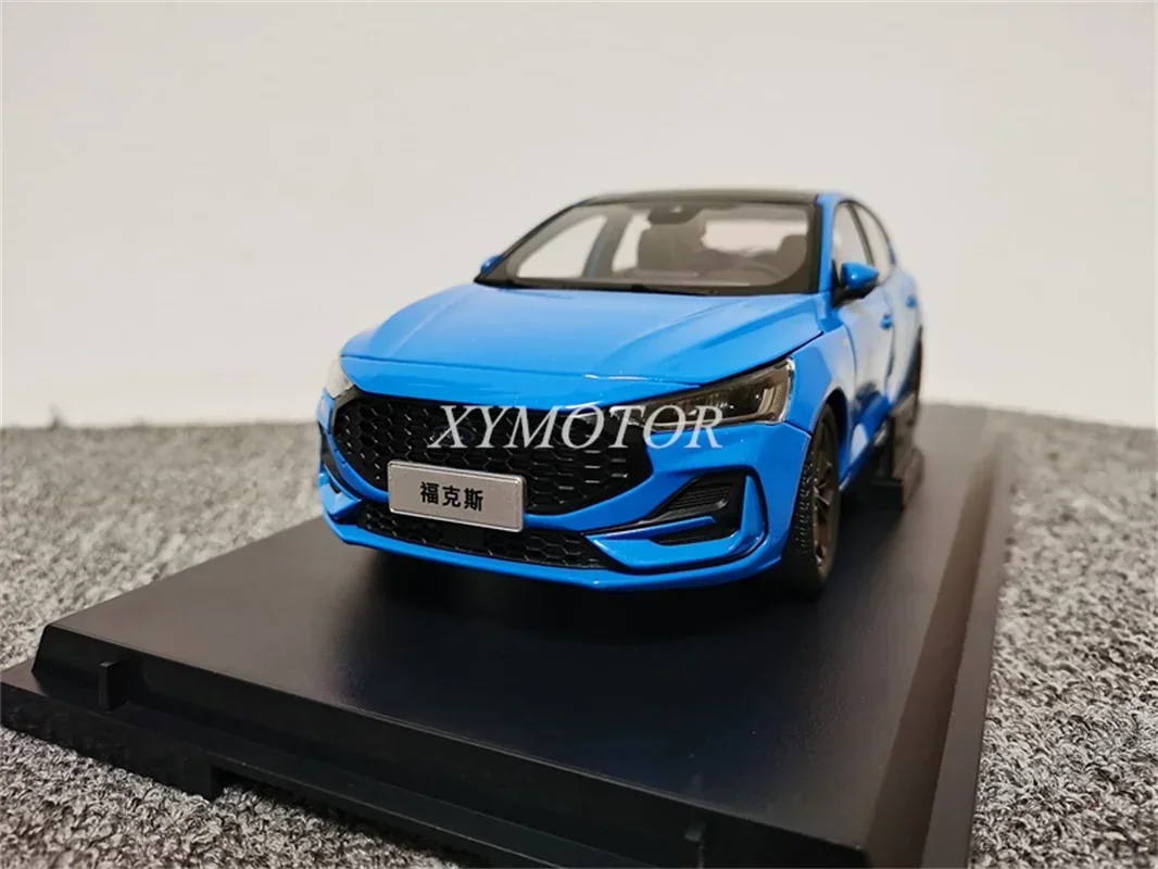 

1:18 для Ford Focus 2022 металлическая литая металлическая модель автомобиля, игрушки для мальчиков и девочек, подарки, синий дисплей, коллекция украшений, дисплей