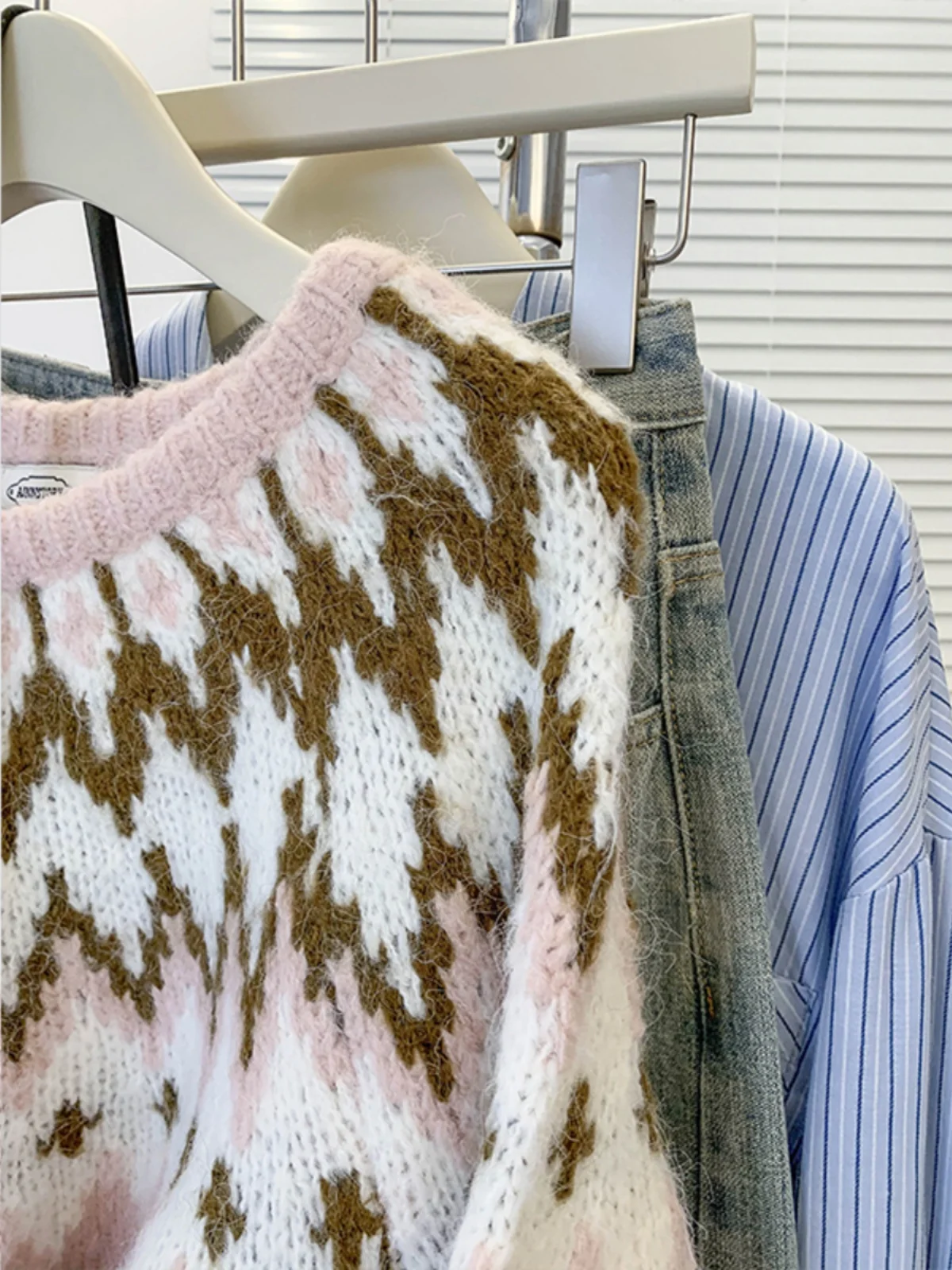 Maglione lavorato a maglia retrò pigro da donna rotondo Ne ricamato morbido versatile autunno inverno coreano Fair Isle Trendy Top