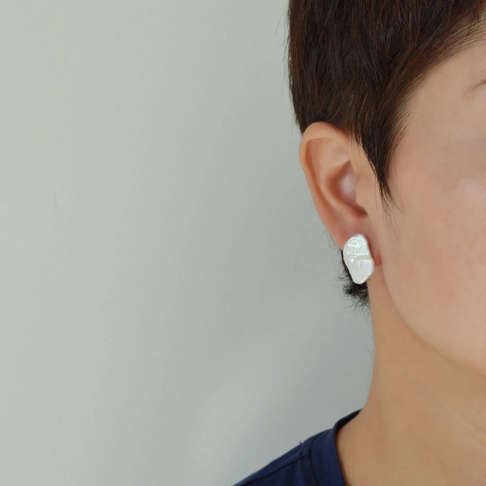 Baroque earrings White natural freshwater pearls 925 sterling silver studs Leaf-shaped pearls Vintage jewellery Women\'s earrings