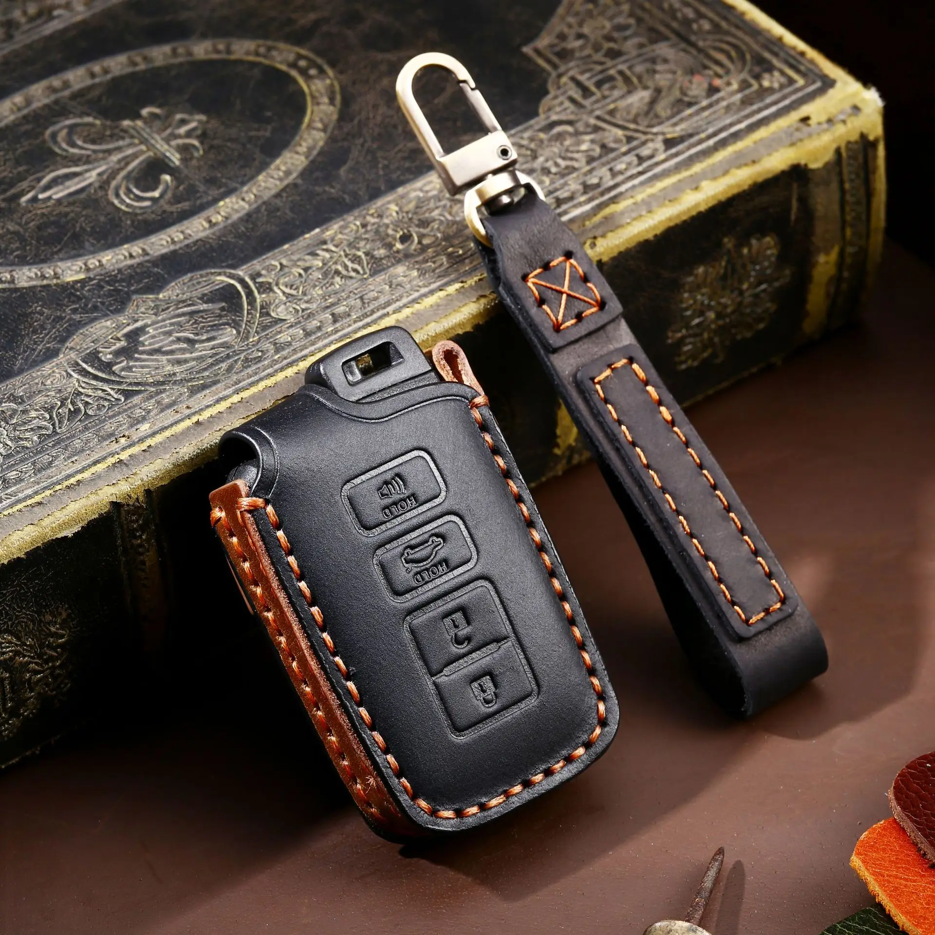

Leather Car Key Cover Keychain Shell Case Protector for Toyota Camry Rav4 Noah Sienta Voxy 80 Harrier Alphard Ah20 Land Cruiser