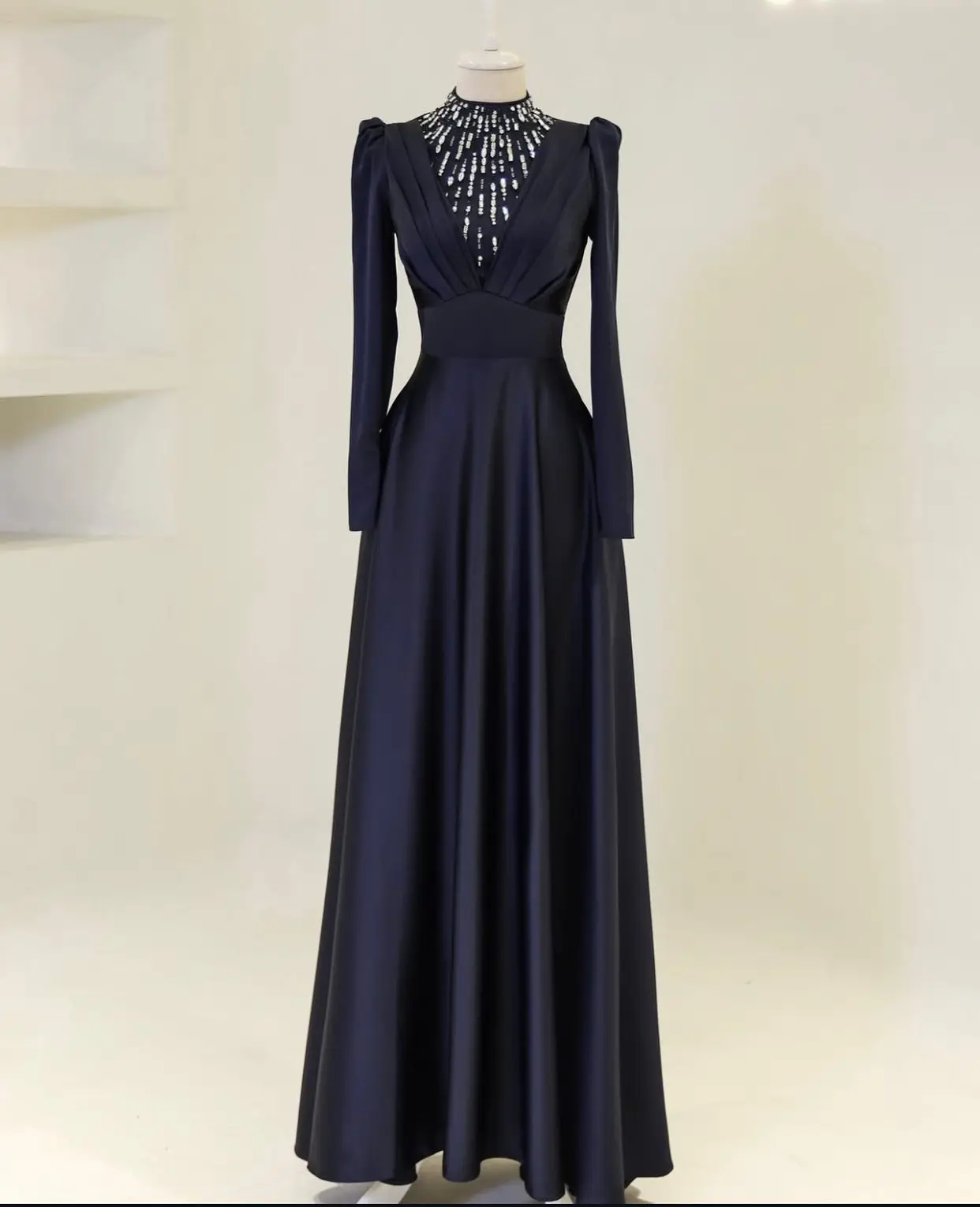 

Customized Graceful Satin A-Line Crystal Evening Dress Temperament Long Sleeves High Collar Floor Length فساتين سهرة