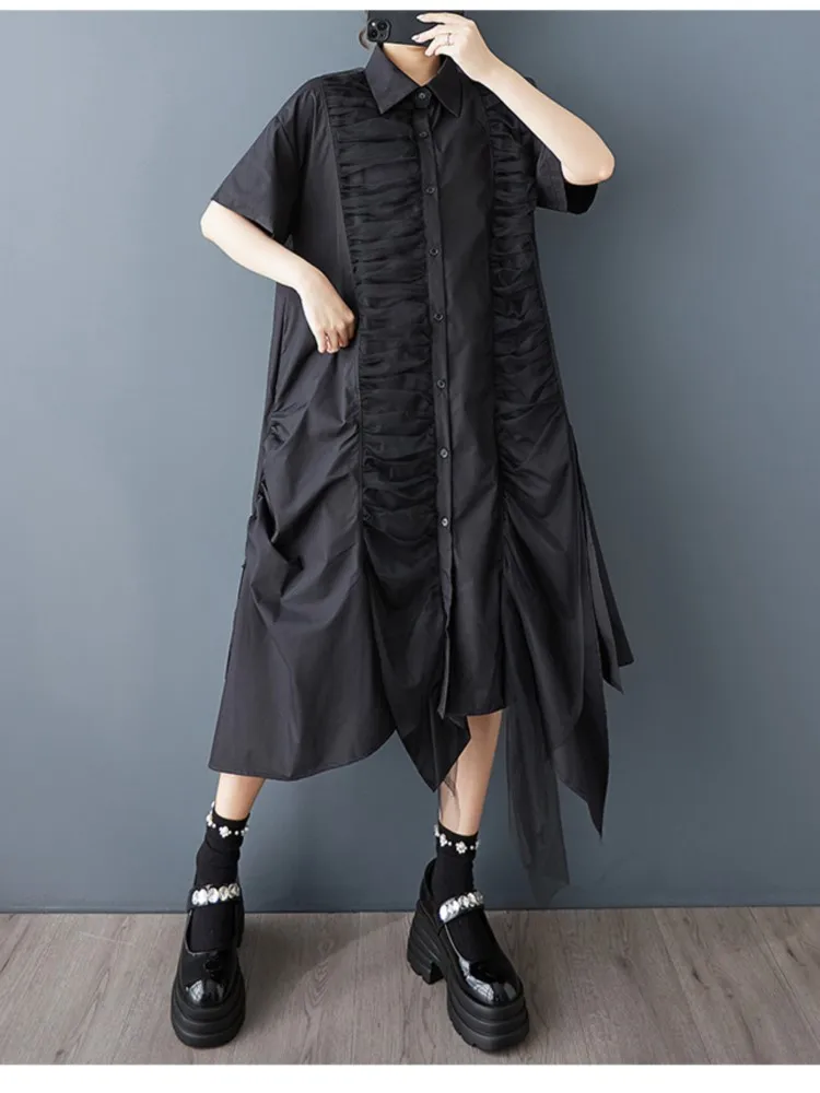 Długa letnia sukienka koszulowa damska oversize z nieregularnymi wstawkami z siateczki, plisowana, modna, luźna sukienka damska w stylu casual.