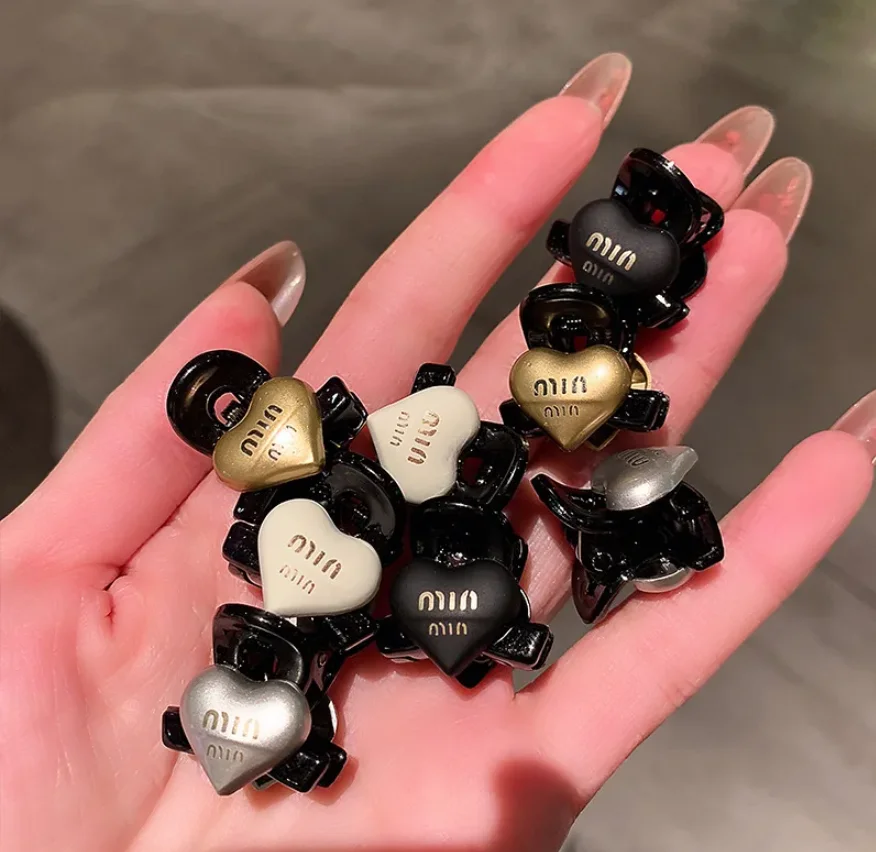 

Новинка 2026: Роскошный акриловый мини-зажим-клипса Love! Женская заколка для волос с боковой застежкой! Стильные челки и аксессуары для волос