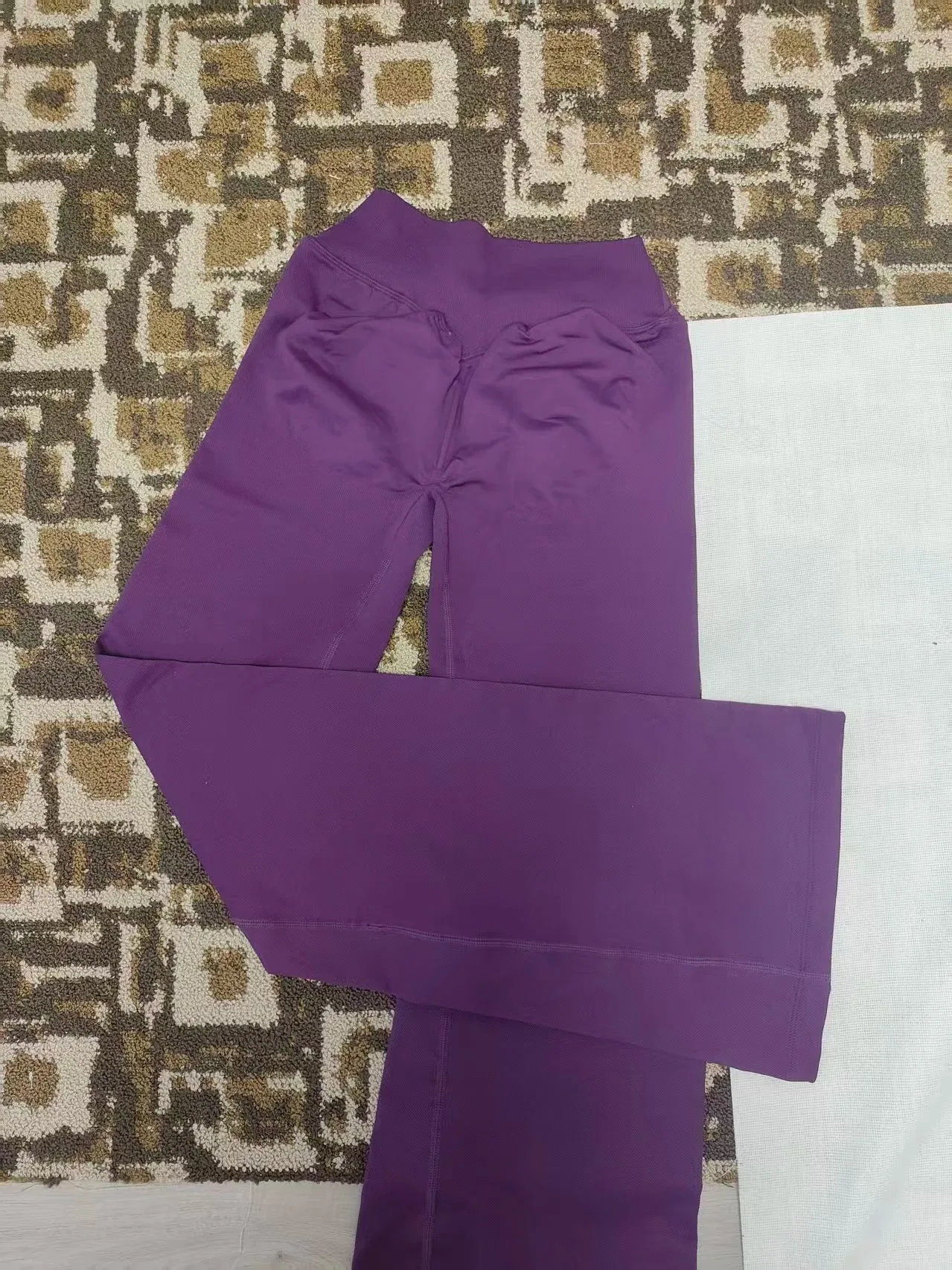 Women's Seamless Yoga Pants With Crossed V-Shaped Ribbed Waistband And Invisible Pleats For Fitness And Wide-Leg Style