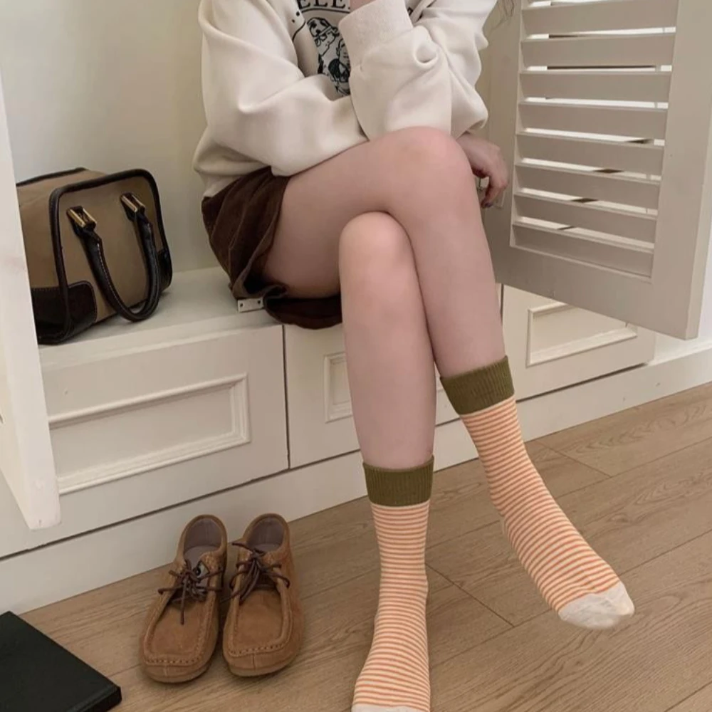 5 أزواج من الجوارب المخططة المتناقضة للخريف والشتاء على طراز الغابة، جوارب كاجوال متوسطة الساق