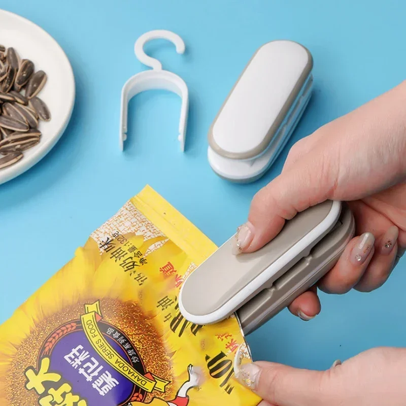 1 Pack Sealing Machine Mini Portable Sealing Clip Hand Pressure Heat Sealing Machine Food Fruit Snacks Preservation Small Tools