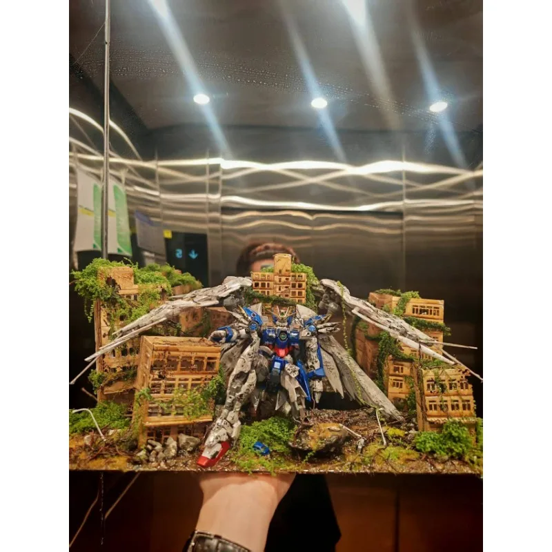Battle Damaged Diorama for Aquarium, Weathered Model Painting, Fish Tank Hardscape, Resin Figure Scene Decoration