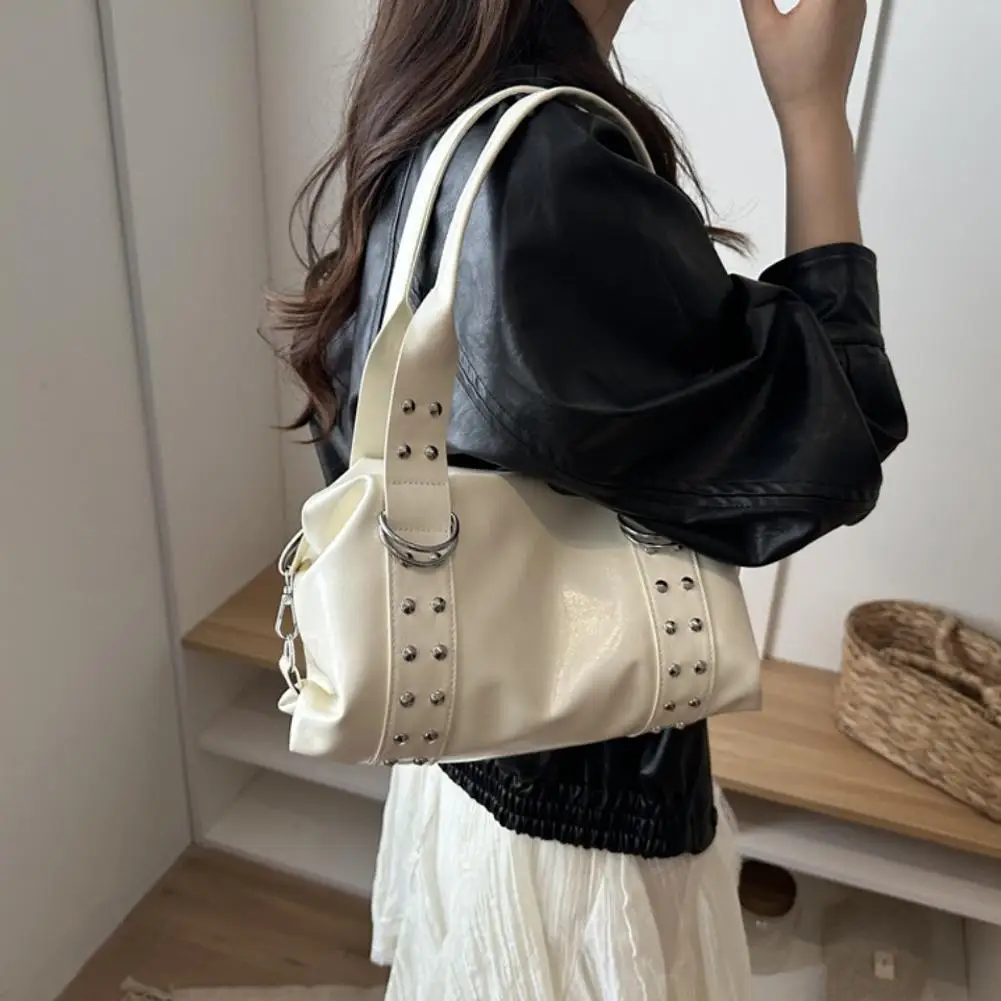 Y2K Punk Handtasche mit Nieten für Damen, aus Kunstleder, große Kapazität, Schultertasche, Vintage-Mode, Boston-Tasche, Umhängetasche für den täglichen Gebrauch. – Detail 21