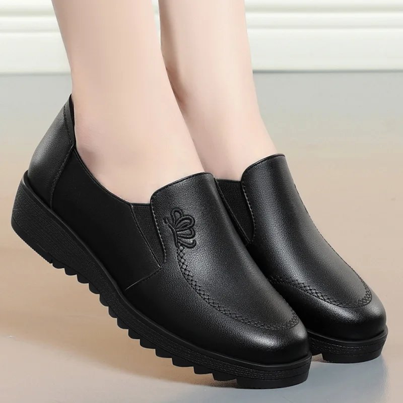 

3cm Comfortable Deep Mouth Soft Leather Shoes Women Loafers Spring 2024 Flat Platform Footwear Mother Work Shoes Soft Bottom