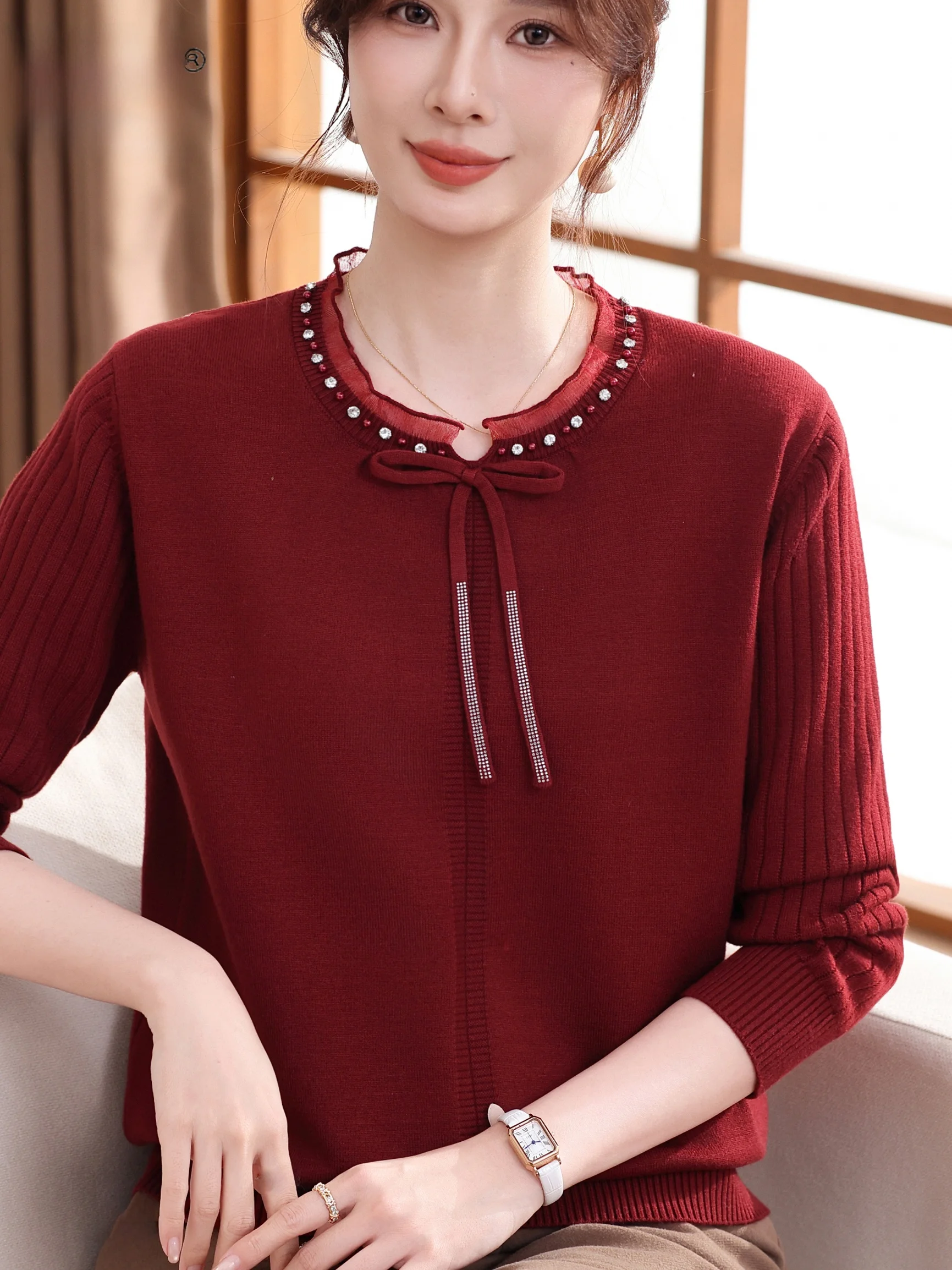 

Свободный вязаный свитер с круглым вырезом, модный базовый слой для женщин среднего возраста, украшенный жемчугом, весна-осень