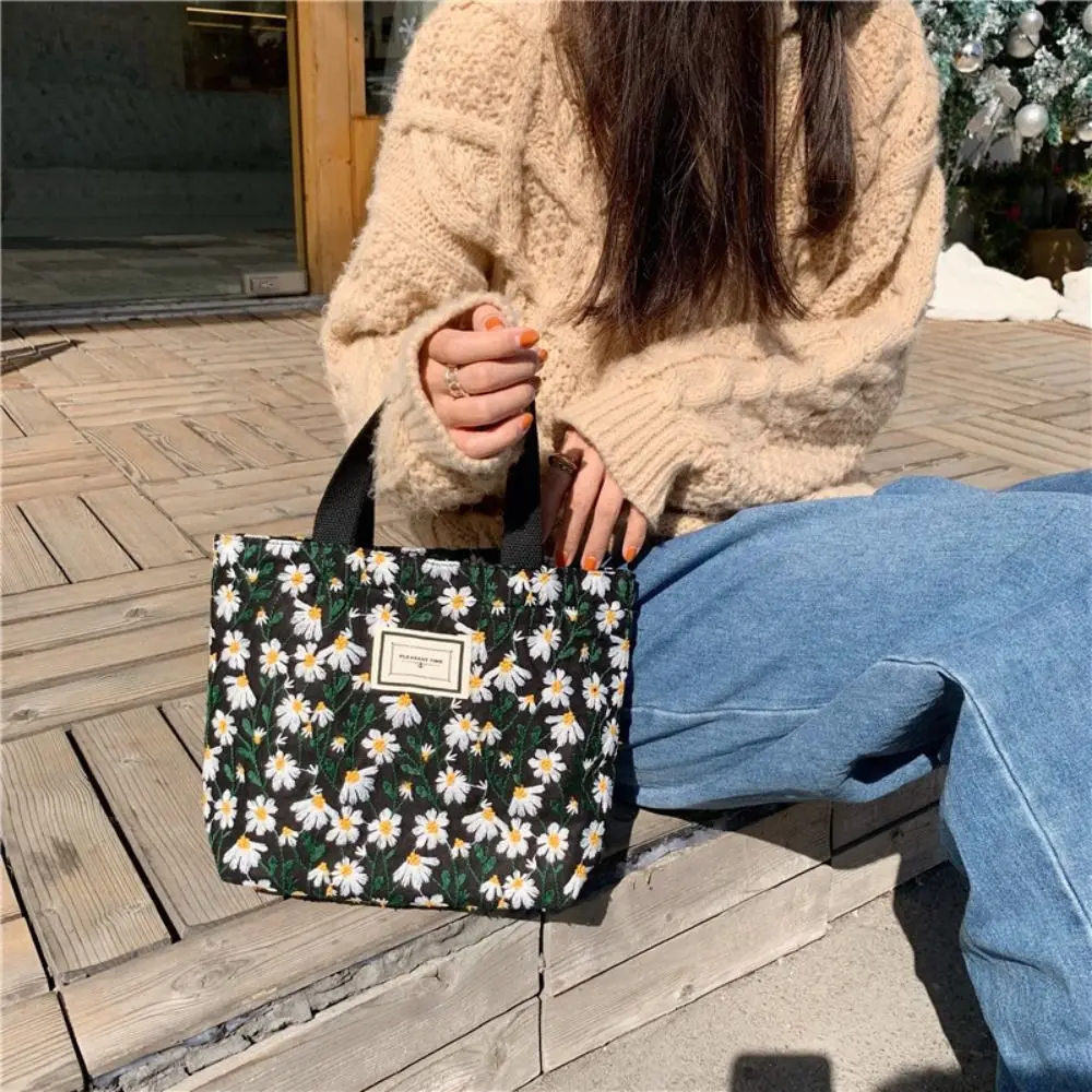 New Sweet Embroidered Women\'s Bag New Daisy Flower Canvas Handbag Snack Storage Bag Hand Carry Mommy Bag