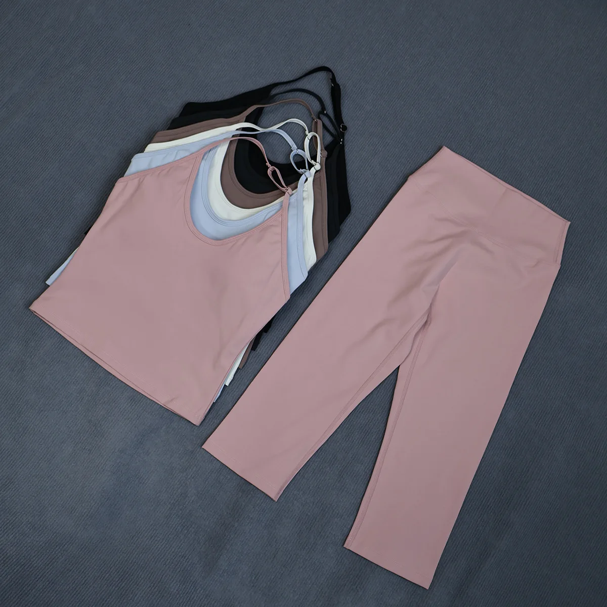 Damen Sommer-Sportset 2-teilig Ärmellose Stoßfeste Weste Capri-Leggings 3/4 Zweiteiliger Fitness-Yoga-Laufanzug für Outdoor-Aktivitäten – Detail 21