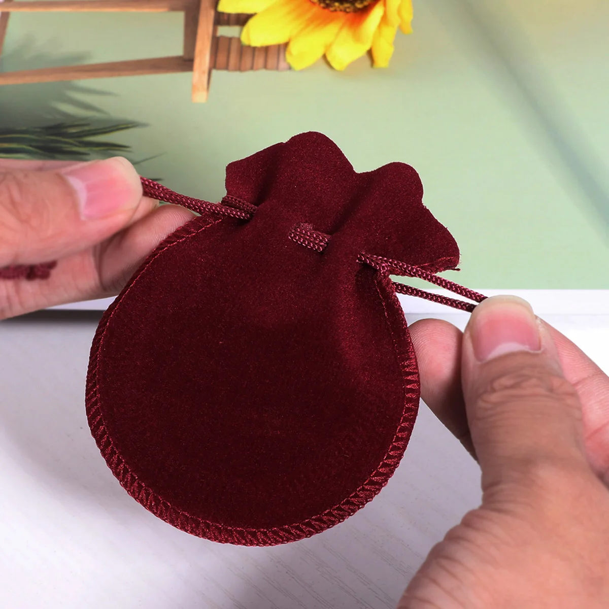 

10 Pcs Velvet Gift Bags Drawstring Jewelry Pouches C y Bags Party Favor Storage Bag Christmas Birthday Wedding