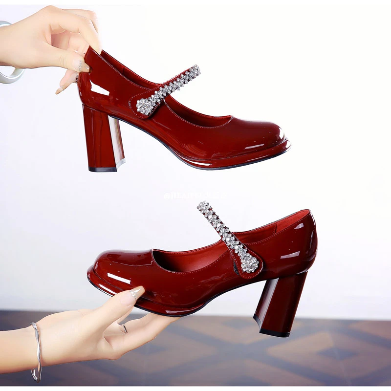 High-end Patent Leather Round Head Rhinobrown One-line Buckle with Waterproof Platform Thick Heel Non-slip Women's Single Shoes