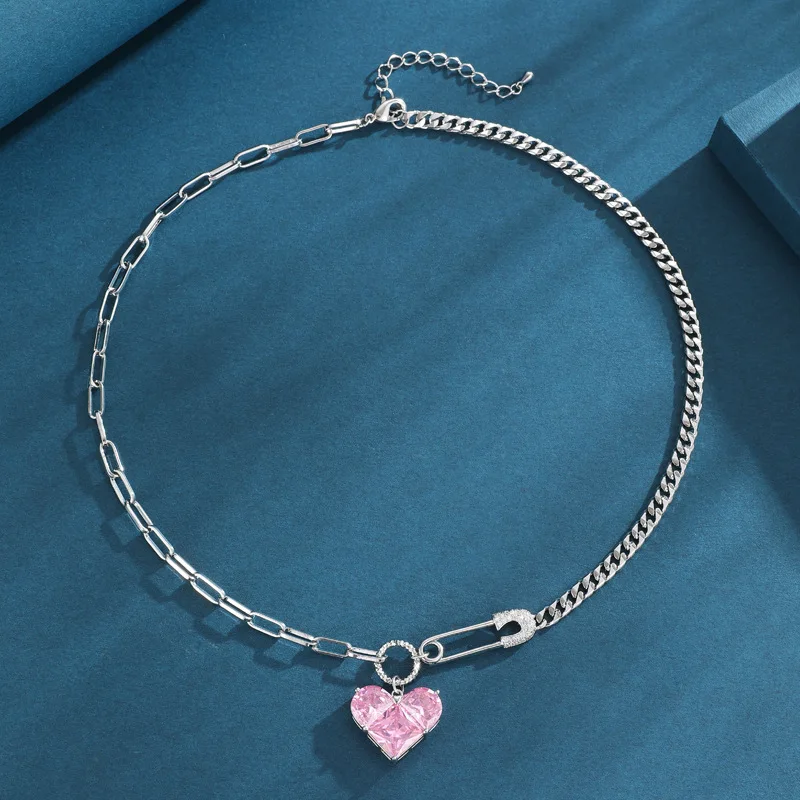 

A niche new bestseller necklace for women, a heart-shaped paper clip and collarbone chain for ladies