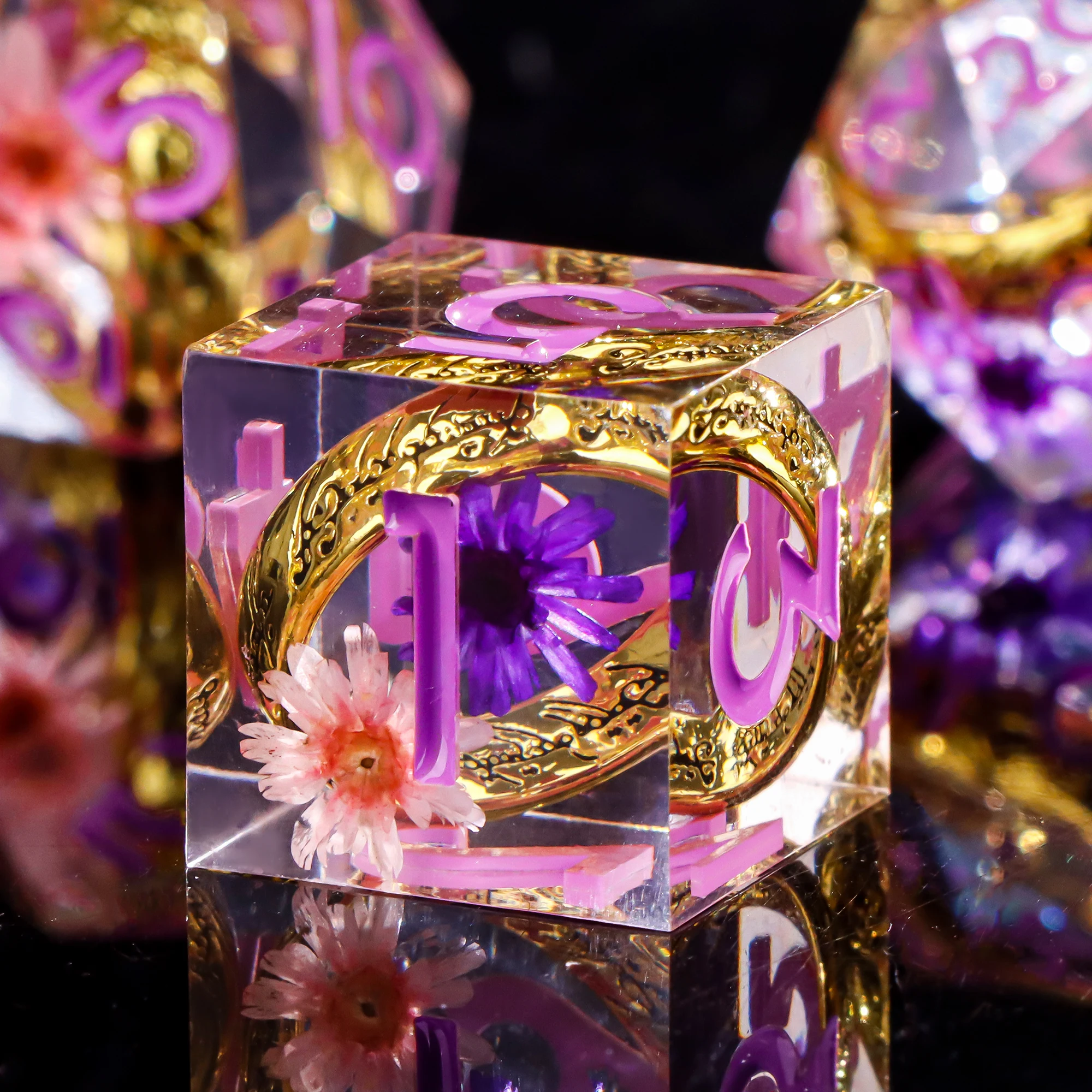 

Набор кольцевых игральных костей с острыми краями DND, смоляные игральные кости, золотые кольцевые кости для Lord of The Ring D&D Dice RPG Ролевые игры Рождественский подарок