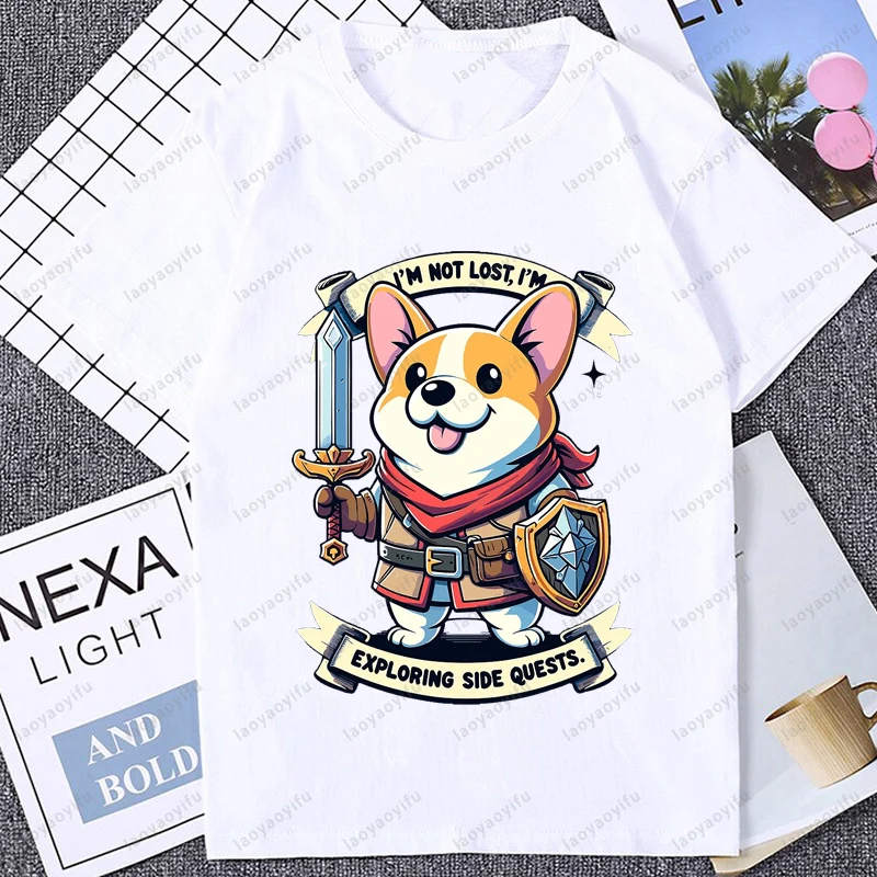 Camiseta para amantes de jogos de dramatização "Não estou perdido, estou explorando os mudos laterais" Design Camiseta Amantes de cães e entusiastas de jogos Camisetas
