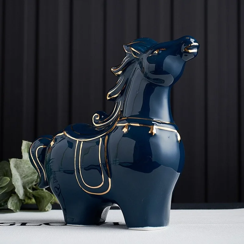 Imagem -04 - Ornamentos Cerâmicos Folheados a Ouro do Artesanato do Cavalo Escultura Animal dos Desenhos Animados Abstratos Porcelana do Europeu-estilo Obscuridade-azul Decoração Home