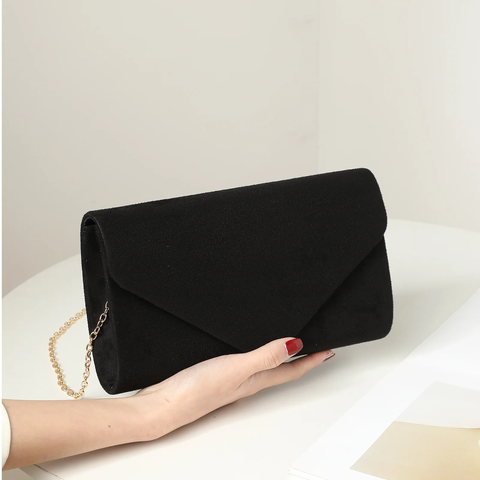 

Stylish and Simple Ladies Evening Handbag Chain Crossbody Envelope Bag for Party Wedding Formal Dresses
