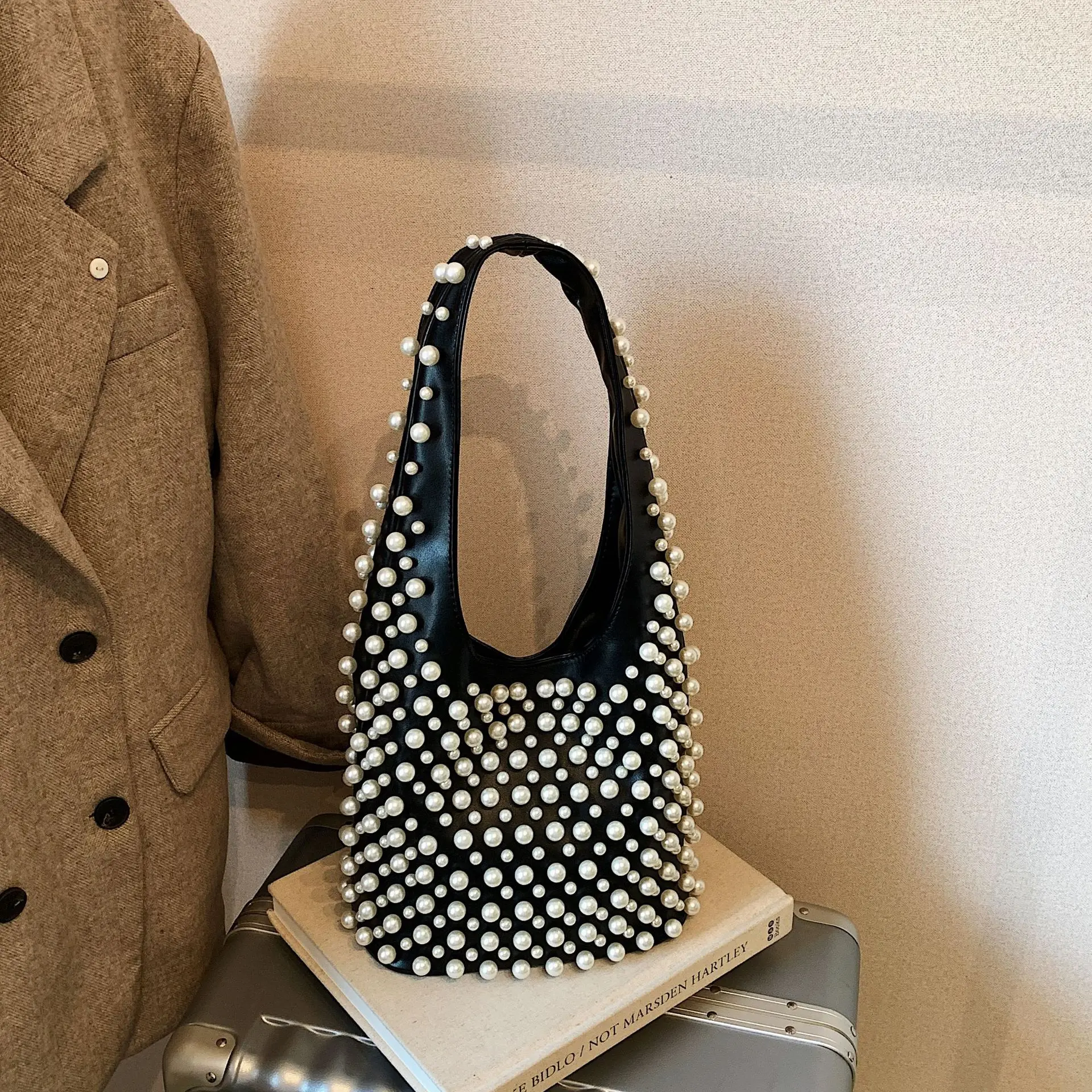 المألوف اللؤلؤ ديكور حقائب كتف واحدة 2025 المرأة الجديدة شخصية الملمس بولي Leather الجلود دلو حقيبة سيدة حقائب اليد الفريدة #3