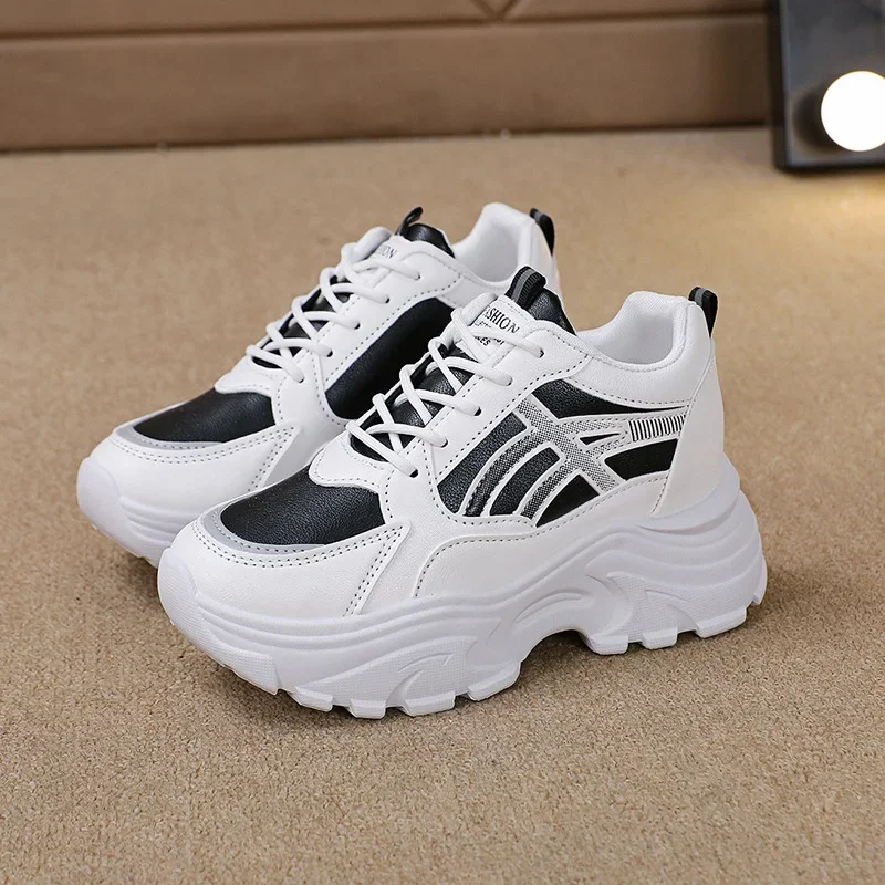 Brand Designer Women\'s Casual Shoes Thick Sole Anti Slip Lace Up Sports Shoes Student Running Shoes Women\'s Sneakers 2024