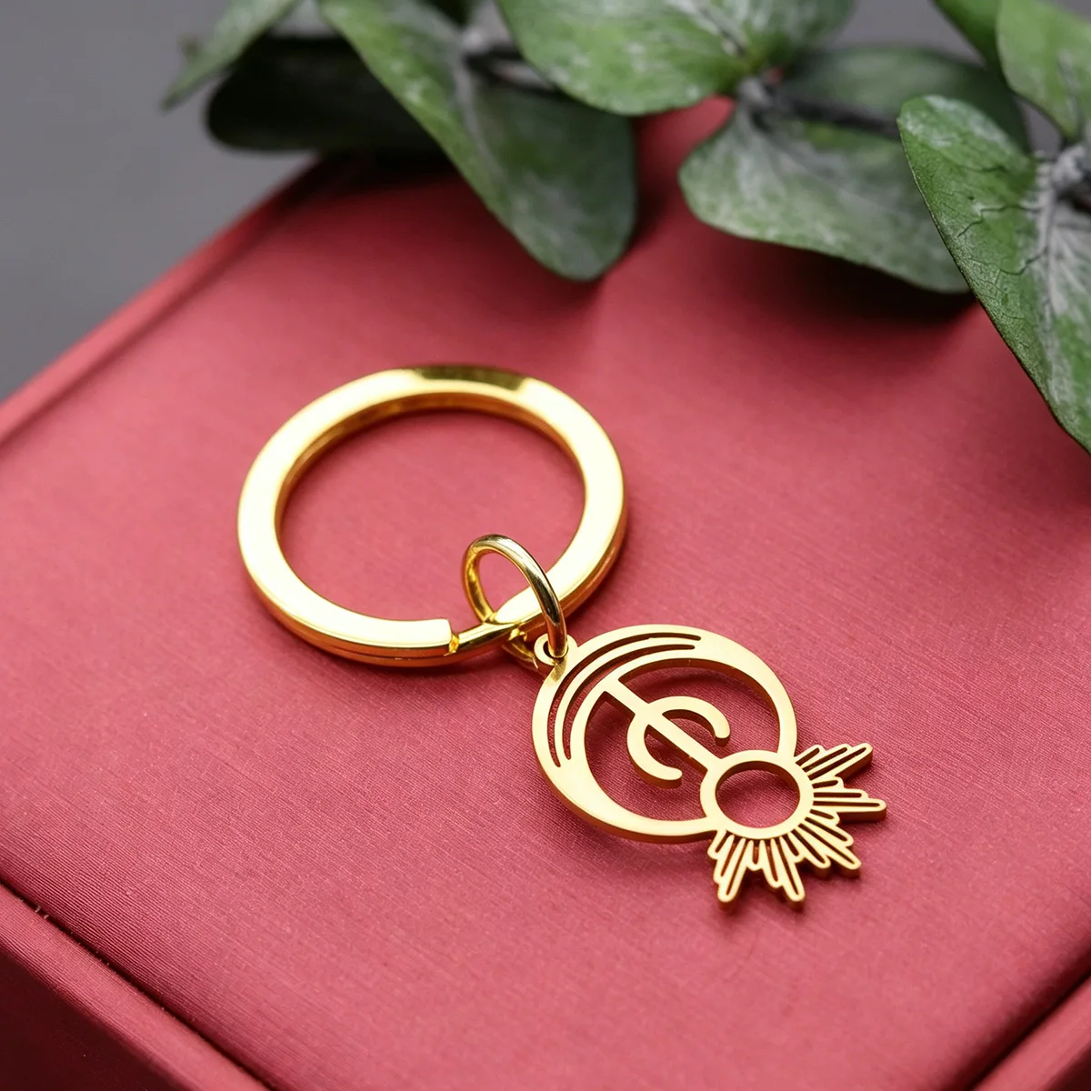 Todorova Vintage Hollow Sun Moon Ray Keychain, Stainless Steel Mystic Symbol Pendant Keyring, Unisex Witchy Accessory Gift
