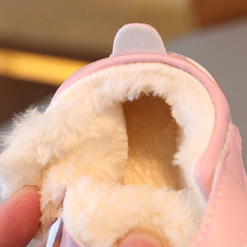 Warme wandelaars Comfort Casual eenvoudige babymeisjesschoenen Leuke cartoon babyschoenen Winter Nieuwe genaamd schoen Zachte zolen Antislip jongensschoen