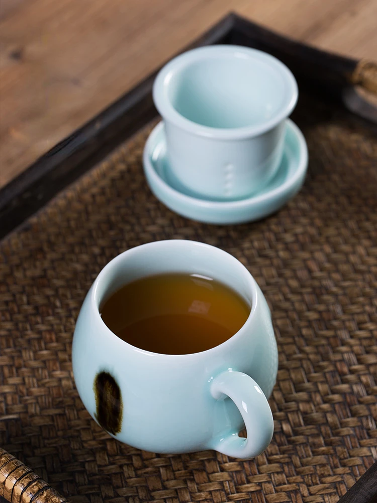 

Ceramic Doodle Cup Celadon Office Tea Cup Chinese-style Tea Filter with Lid Water Cup Separation Household Cup