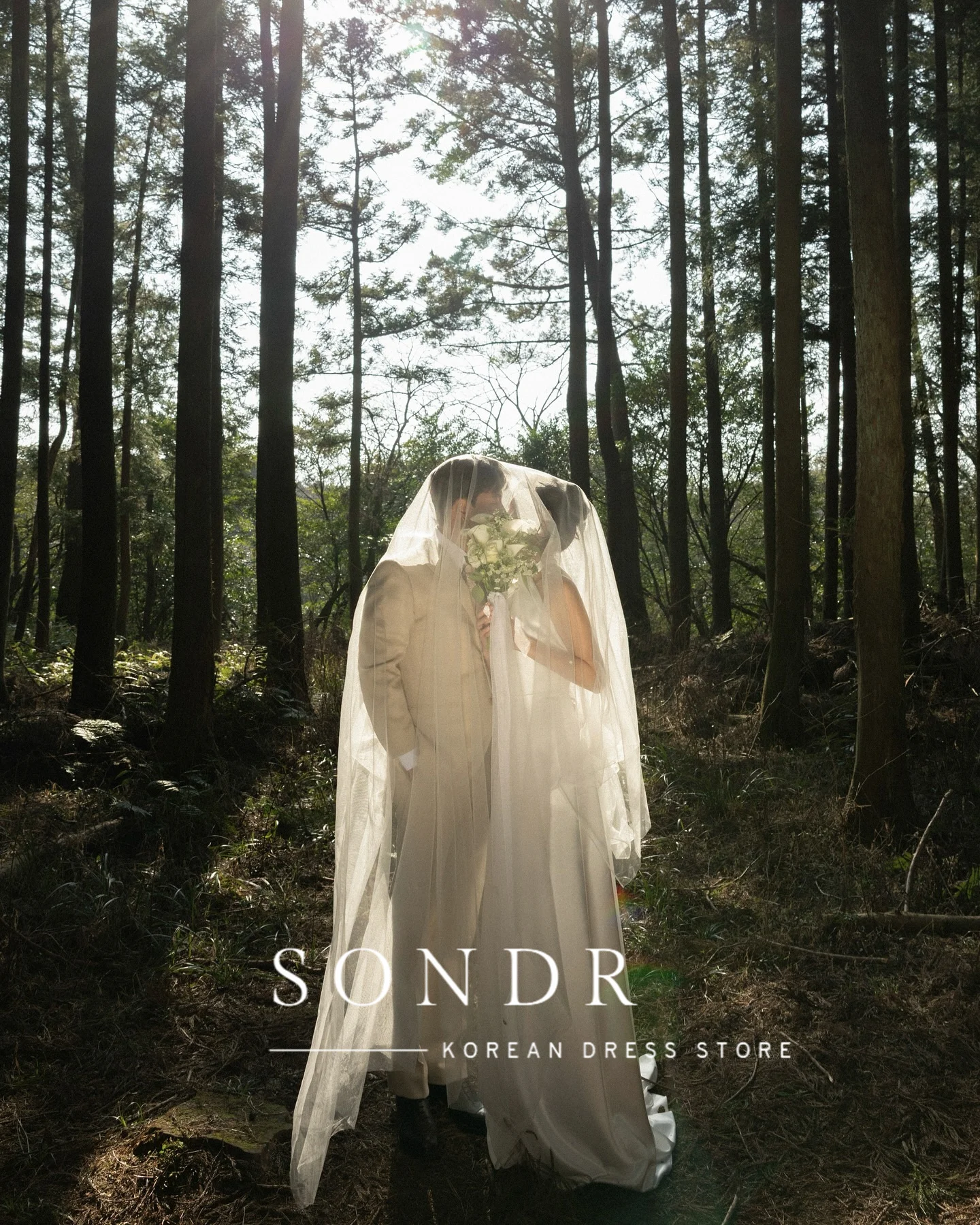 Sondr Customized Satin Wedding Snap Dresses Halter Backless Elegant Bridal Dress Simple Gown for Bride Show