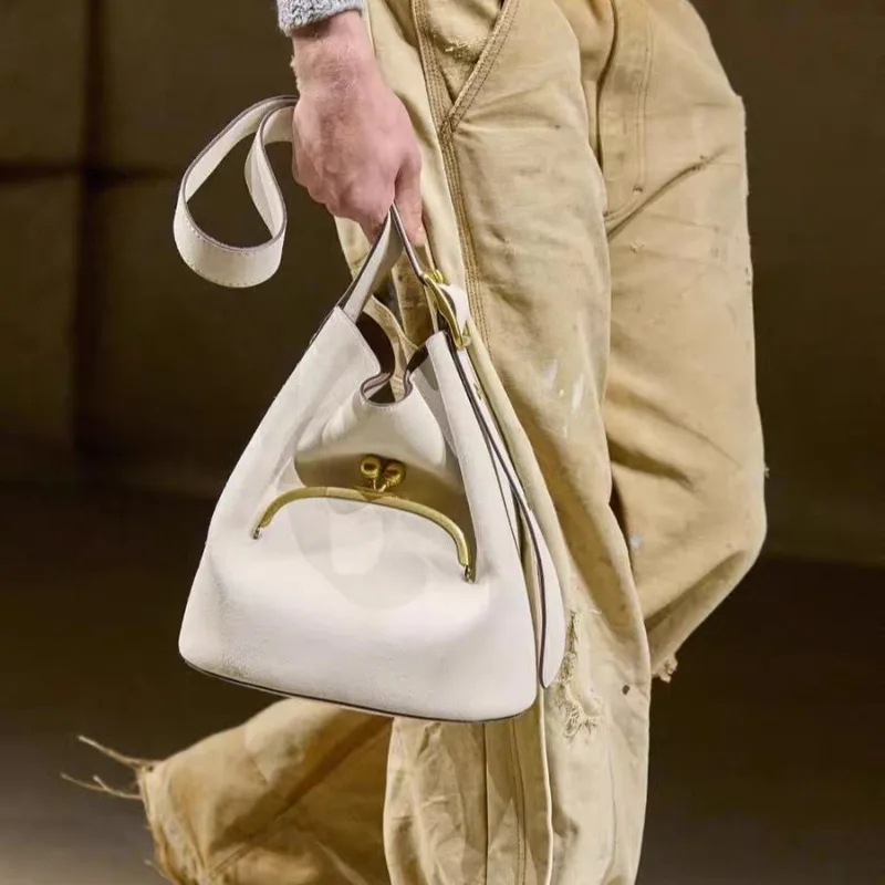 

Высококачественная мягкая кожаная сумка-кроссбоди для женщин, модная дорожная сумка-тоут с большой вместимостью для повседневного использования.