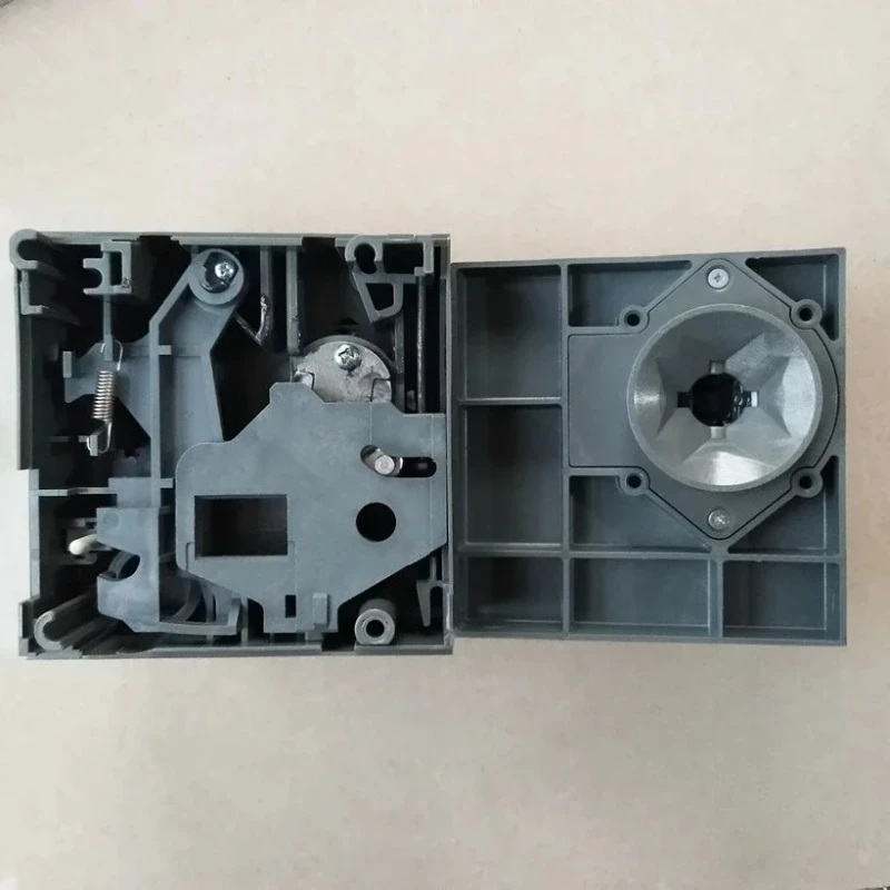 

Circuit breaker cabinet external rotating handle RHE T4-T5 1SDA054929R1 T6 T7 hand operating mechanism
