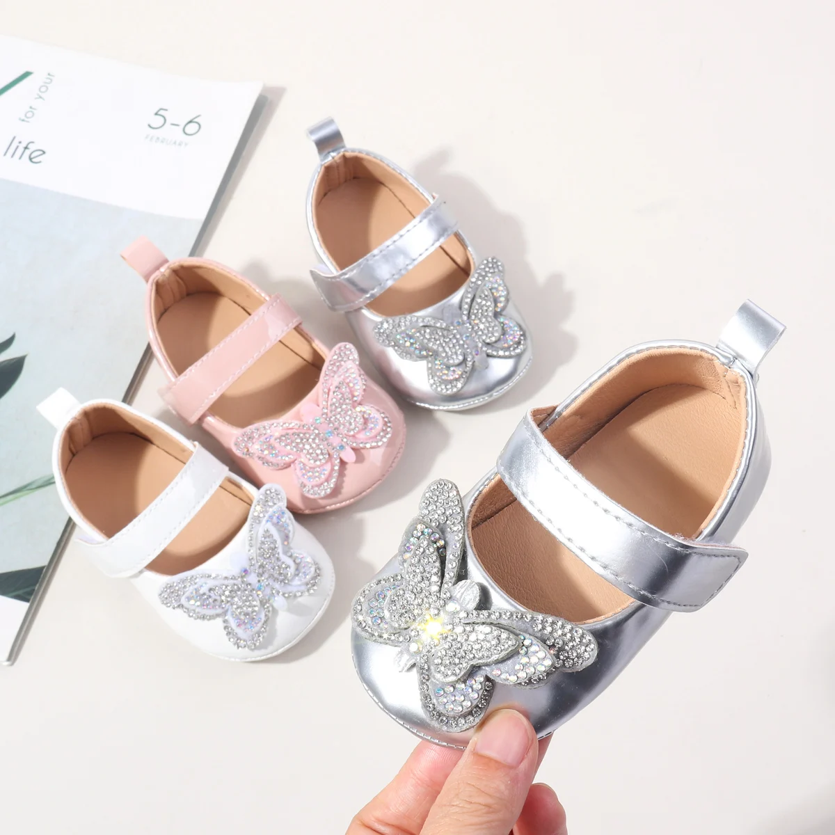 

2025 Baby Girls Princess Pre-walking Indoor Outdoor Toddler Shoes With Comfortable TPR Sole and Fashion Design For 0-18M BBW5121