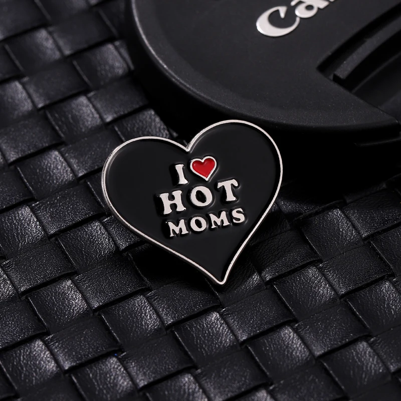 I Love Hot Moms Enamel Pins Custom Black Heart Shape Brooches Lapel Badges Funny Punk Hip-hop Jewelry Gift for Friends