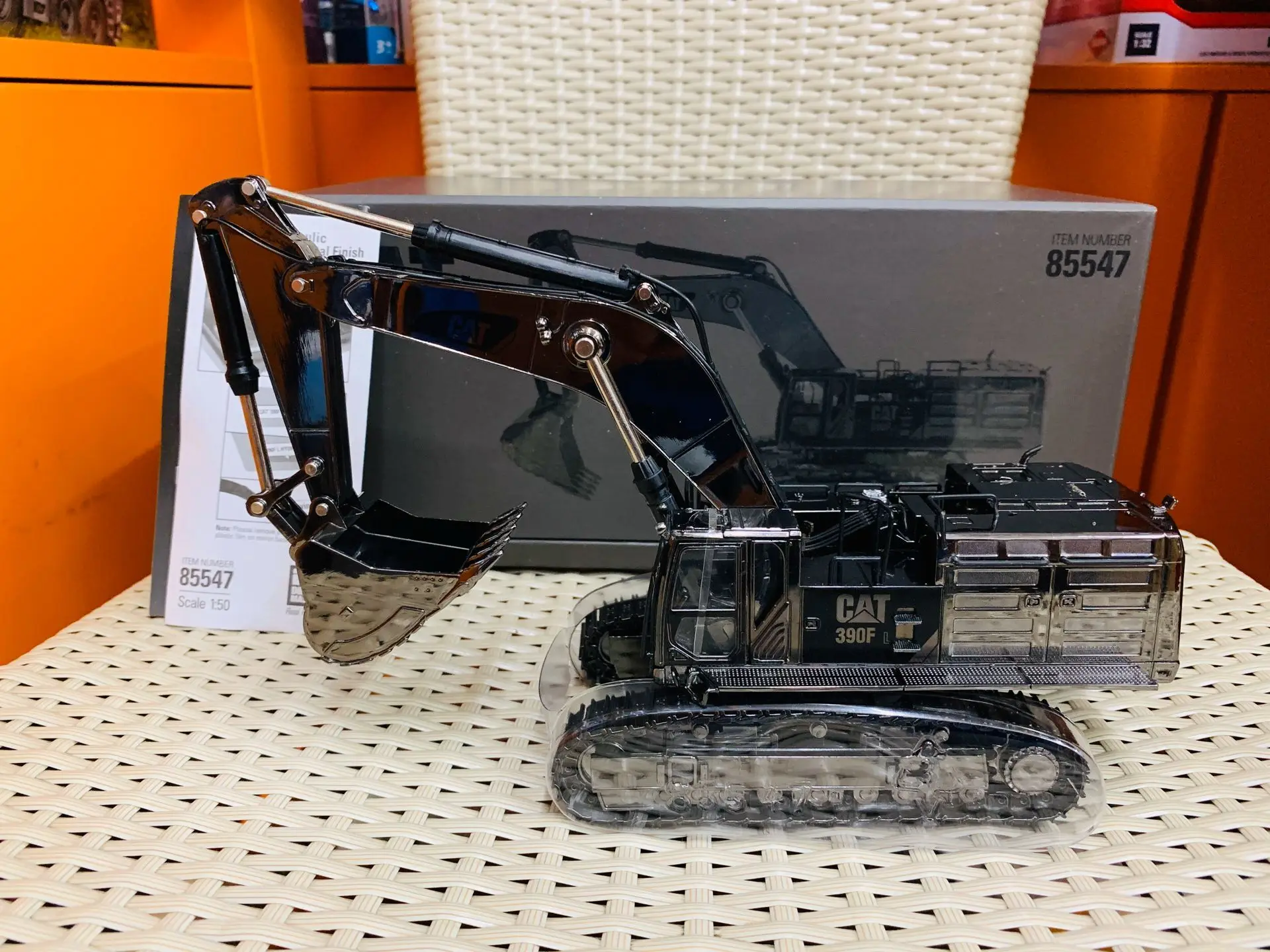 

390F L Hydraulic Excavator Gunmetal 1/50 Scale By DieCast Masters 85547